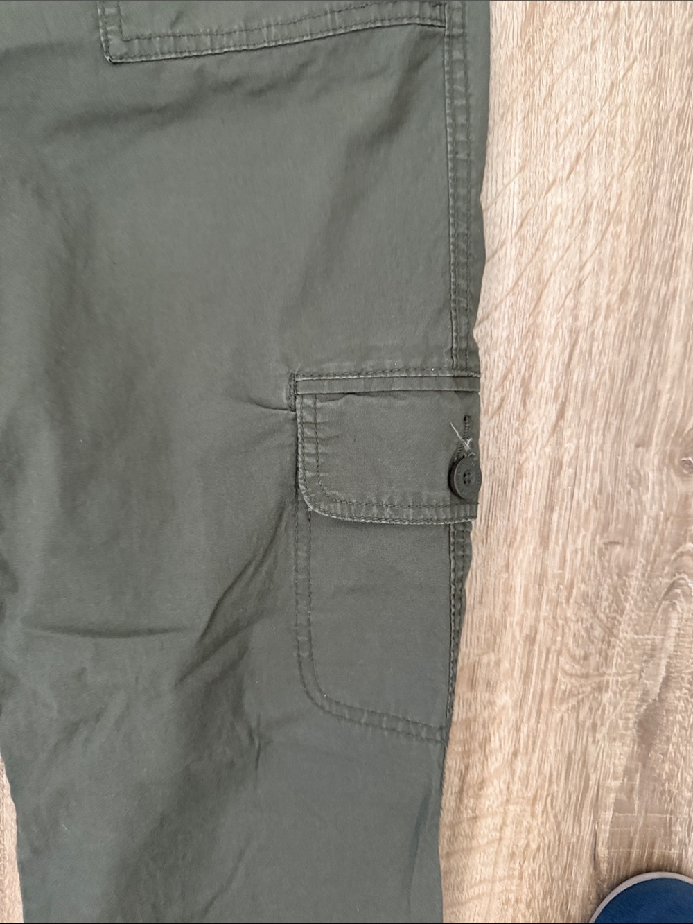 Liz Claiborne Women’s Olive Cargo Pants - Casual Utility - Picture 2 of 9